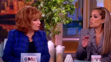 Blazer de L'Agence Angelina usado por Joy Behar como se ve en The View el 17 de enero de 2024