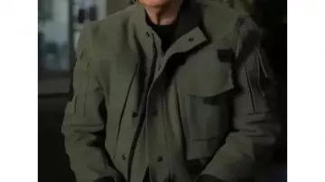 Chaqueta de algodón gris de Lee Shaw (Kurt Russell) en Monarch: Legacy of Monsters (T01E10)