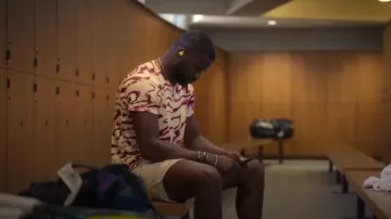 Nike Ad­van­tage Tee worn by Frances Tiafoe as seen in Break Point (S02E03)