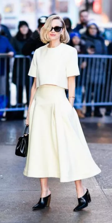 Bottega Veneta - Top court compact en laine porté par Naomi Watts à Good Morning America le 22 janvier 2024