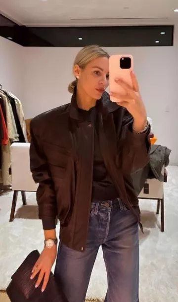 Coque en silicone Apple Iphone avec Magsafe Chalk Pink portée par Morgan Stewart sur sa Story Instagram le 18 janvier 2024
