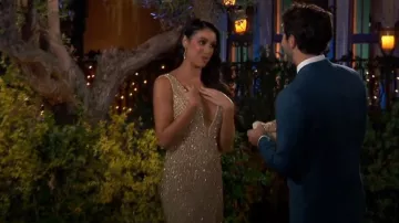 Vestido de Sherri Hill en dorado usado por Samantha Washington en The Bachelor