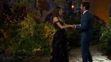 Vestido de graduación Jovani A-Line con abertura usado por Nat Crepeau como se ve en The Bachelor (S28E01)