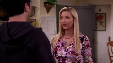 Chemisier à fleurs Anthropologie porté par Phoebe Buffay (Lisa Kudrow) dans Friends (S09E16)