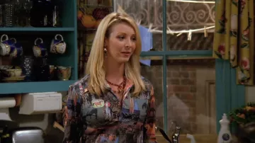 Chemisier imprimé cheval rétro des années 70 porté par Phoebe Buffay (Lisa Kudrow) comme on le voit dans Friends (S02E04)