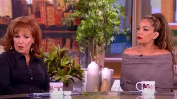 Cinq à Sept Sienna Camisa fruncida usada por Joy Behar como se ve en The View on The View