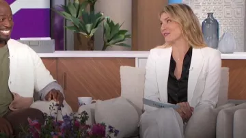 Veronica Beard Roya Jacket portée par Amanda Kloots comme on le voit dans The Talk le 19 janvier 2024