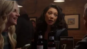 Chaqueta Rag & Bone Mikaela Mix Media usada por Violet Mikami (Hanako Greensmith) como se ve en Chicago Fire (T12E02)
