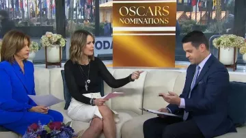 Veronica Beard Breves Denim Jupe mi-longue en écru portée par Savannah Guthrie comme on le voit dans Today le 23 janvier 2024