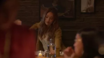 A.L.C. Adrian Top usado por Ryan (Brooke Nevin) como se ve en Good Trouble (T05E14)