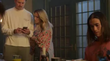 Kimono Aratta Fantasy - Estampado de pavo real azul usado por Davia Moss (Emma Hunton) como se ve en Good Trouble (T05E14)