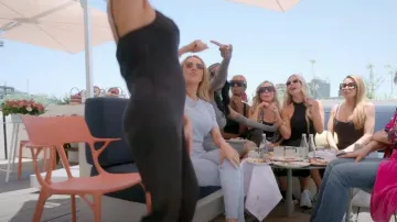 Pull court Givenchy porté par Lisa Hochstein dans The Real Housewives of Miami (S06E13)