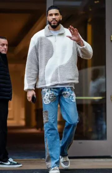 Peso White & Beige Wavy Tornado Fleece Jacket worn by Jayson Tatum on the Instagram account @jaytatum0