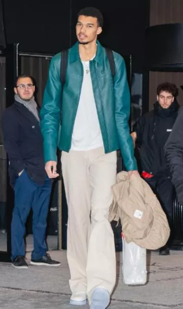 Doudoune Nike ACG Therma Fit beige portée par Victor Wembanyama sur le compte Instagram @wemby