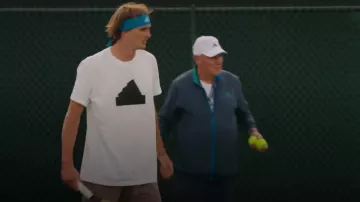 T-shirt Adidas Big Logo porté par Alexander (Zverev) vu dans Break Point (S02E04)