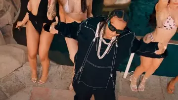 Bottega Veneta Gafas de sol 'Cangi' azul y negro usadas por Tyga en Oscar Maydon x Tyga - Kim Kardashian [Video oficial]