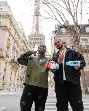 Sweat-shirt Amiri x Chemist Olive Green & Black Patch porté par KSI sur le compte Instagram @ksi