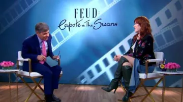 Chaqueta de tweed con adornos florales Sea Bethany usada por Molly Ringwald como se ve en Good Morning America el 26 de enero de 2024
