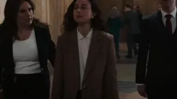 Smythe Lapel Blazer como se ve en Law & Order: Special Victims Unit (T25E02)