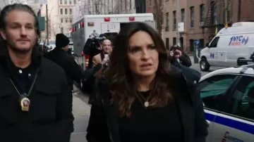 Mackage Light Down Coat worn by Detective Olivia Benson (Mariska Hargitay) as seen in Law & Order: Special Victims Unit (S25E02)