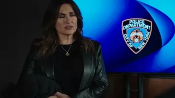 Rag & Bone Long Sleeve T-Shirt worn by Detective Olivia Benson (Mariska Hargitay) as seen in Law & Order: Special Victims Unit (S25E02)