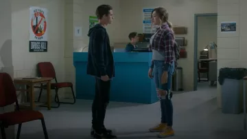 Forever 21 Chemise à carreaux courte portée par Tory Nichols (Peyton List) comme on le voit dans Cobra Kai (S03E08)