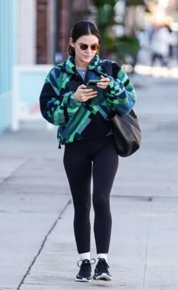 Zapatillas Nike Air Max 270 usadas por Lucy Hale en Los Ángeles el 23 de enero de 2024