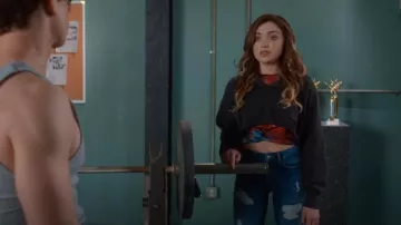 Forever 21 Distressed Cropped Hoodie porté par Tory Nichols (Peyton List) comme on le voit dans Cobra Kai (S04E01)