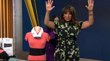 Akris Punto Robe en crêpe de Chine de soie à imprimé abstrait portée par Michelle Miller dans CBS Mornings le 14 janvier 2024