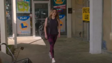 Débardeur Spiritual Gangster Back Swing porté par Tory Nichols (Peyton List) comme on le voit dans Cobra Kai (S04E05)