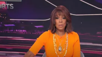 Robe mi-longue en tricot côtelé portée par Gayle King dans CBS Mornings le 18 janvier 2024