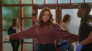 Sweat à capuche Aeropostale porté par Tory Nichols (Peyton List) comme on le voit dans Cobra Kai (S04E06)