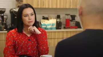 Fleurs en décembre Top porté par Jo Ling Kent vu dans CBS Mornings le 21 janvier 2024