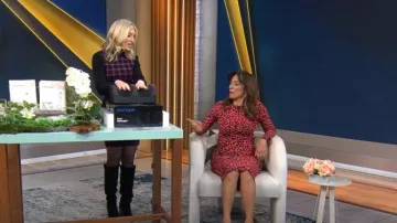 Robe mi-longue Dolce & Gabbana en jersey à imprimé léopard portée par Michelle Miller dans CBS Mornings le 21 janvier 2024