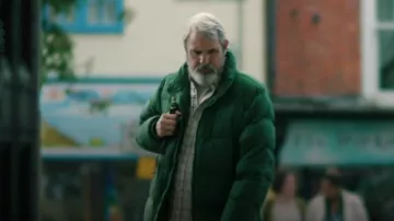 Vans Puffer Jack­et worn by Martin Stone (Neil Morrissey) as seen in Finders Keepers (S01E02)
