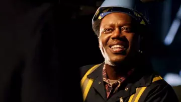 Wardrobe of Charlie's Angels: Full Throttle: Blue coveralls with reflective strips worn by Jimmy Bosley (Bernie Mac) in the movie