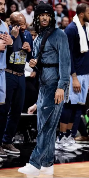Veste de survêtement Nike x NOCTA Blue Velour portée par Temetrius Morant sur le compte Instagram @jamorant