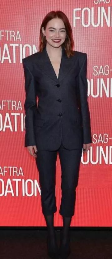 Pantalones cortos de lana y algodón de tiro alto de Magda Butrym usados por Emma Stone en la retrospectiva de carrera con Emma Stone en la Fundación Sag-Aftra el 25 de enero de 2024