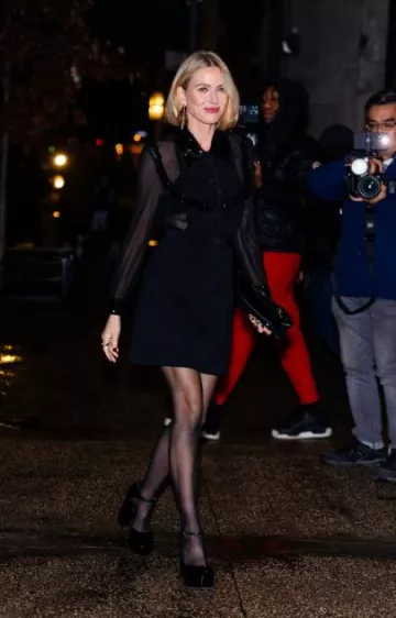 Giuseppe Zanotti Bebe Patent Platform Pumps portés par Naomi Watts au Tonight Show Starring Jimmy Fallon le 24 janvier 2024