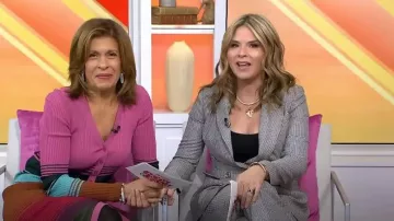 Blazer de pata de gallo cruzado de Toccin Mia usado por Jenna Bush Hager como se ve en Today with Hoda & Jenna el 26 de enero de 2024