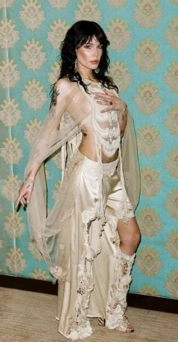 Fizzy Goblet Athena Tower Heels porté par Halsey sur son Instagram le 29 janvier 2024