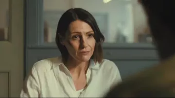 Chemisier oversize en lin Zara porté par Amy Silva (Suranne Jones) dans Vigil (S02E05)