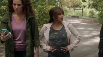 Veste en cuir Iro Ashville portée par Max Mitchell (Vanessa Morgan) dans Wild Cards (S01E03)