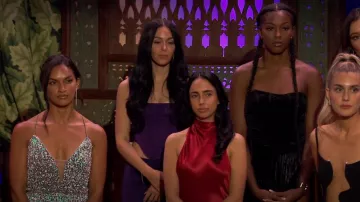Falda midi de cintura baja de satén uva de House of Cb 'Colette' usada por Allison Hollinger como se ve en The Bachelor (T28E02)