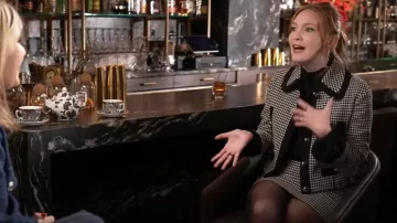 Jupe en coton vichy Gucci portée par Sarah J. Maas comme on le voit dans Aujourd’hui le 30 janvier 2024