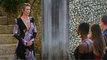 Robe Naeem Khan brodée de sequins à fleurs portée par Brooke Baldwin comme on le voit dans The Trust : Un jeu de cupidité (S01E08)