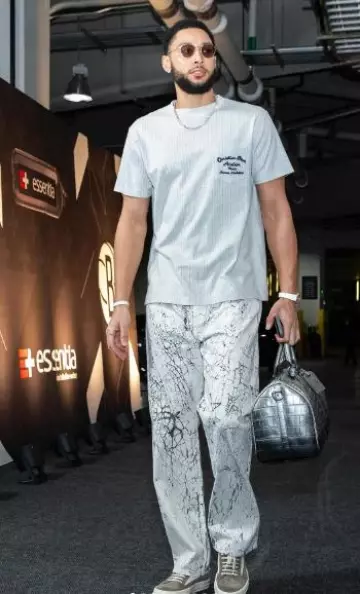 Amiri White Mud Cracked Jeans worn by Ben Simmons on the Instagram account @bensimmons