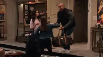 Bolso de viaje Louis Vuitton Monogram Keepall 50 usado por Trey Taylor (Donald Faison) como se ve en Extended Family (S01E06)