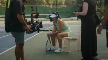 Pantalones cortos Adidas Gameset Match usados por Jessica Pegula como se ve en Break Point (S02E06)