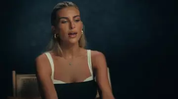 Reformation Harlan Top porté par Paige Lorenze dans Break Point (S02E06)